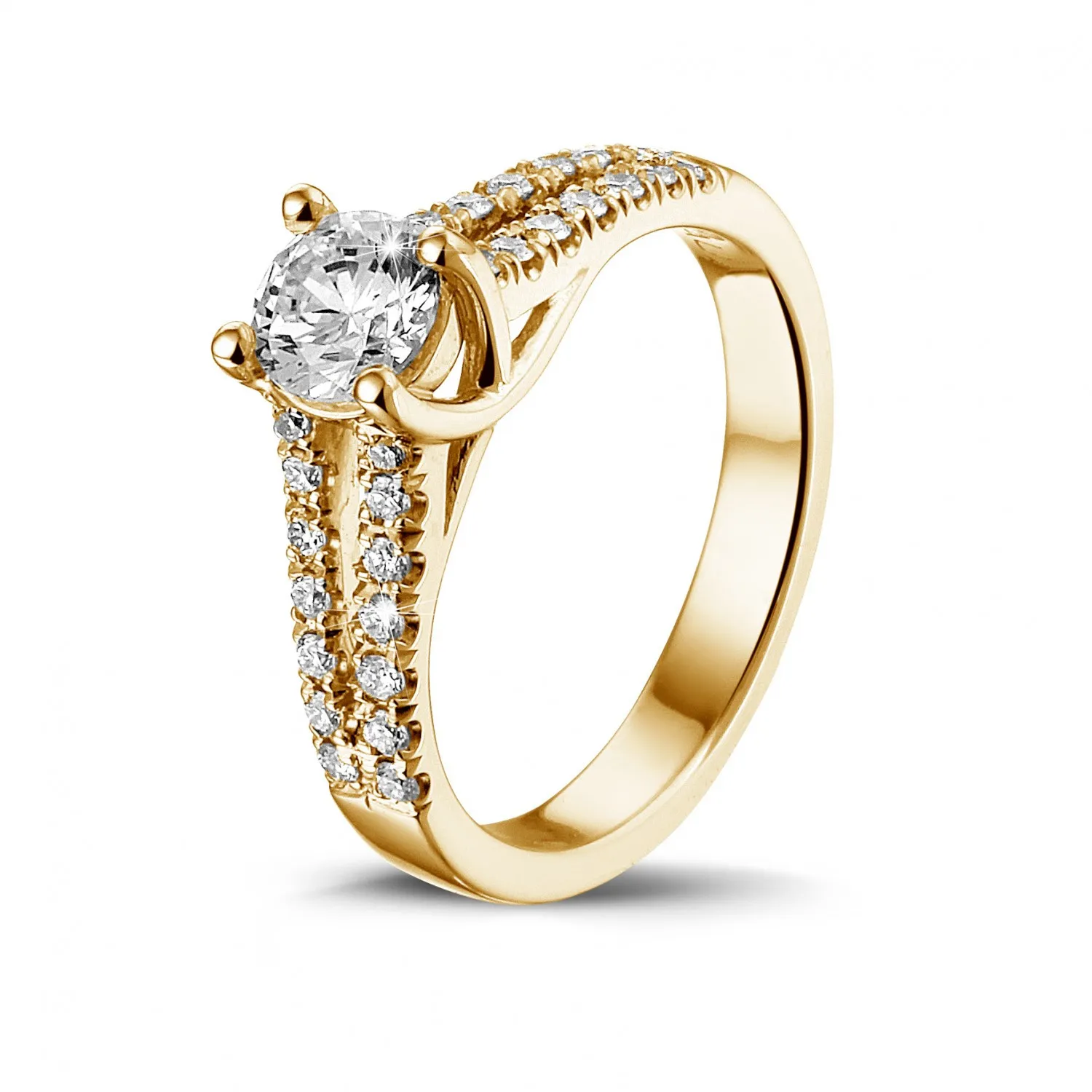 0.50 quilates anillo solitario en oro amarillo con diamantes laterales 