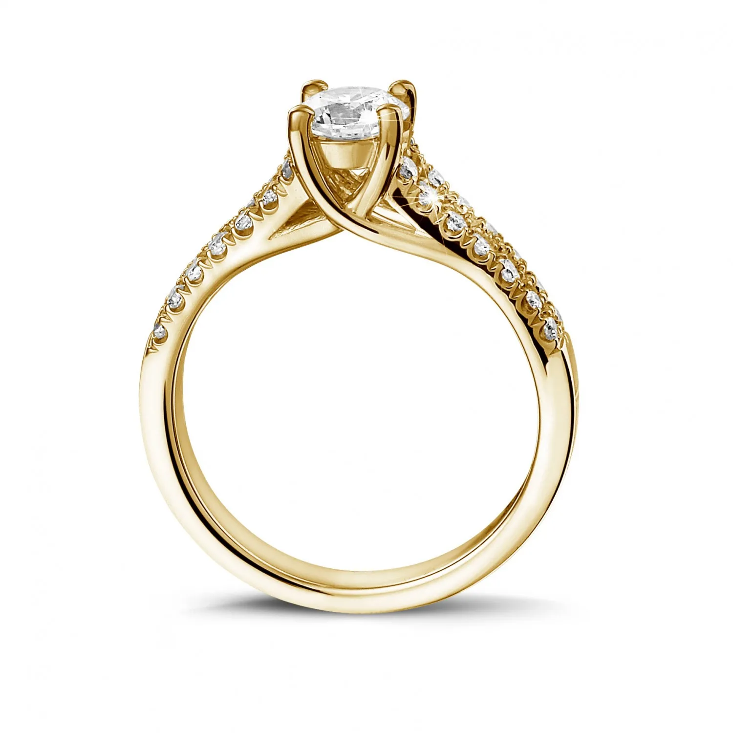 0.50 quilates anillo solitario en oro amarillo con diamantes laterales 