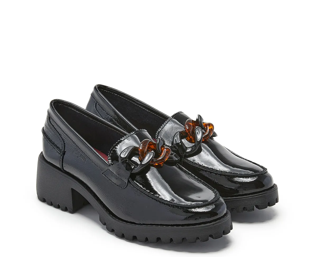25847 Mocasín charol negro