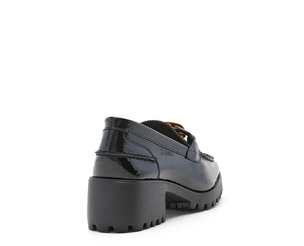 25847 Mocasín charol negro