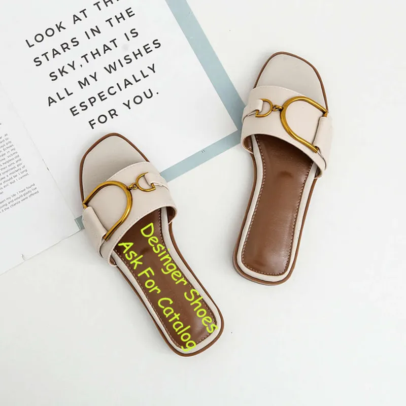Al por mayor 2024 Summer Outdoor Women Zapatos de diseñadores Famosos tacones de tacones Sandalias de moda Slipper para dama