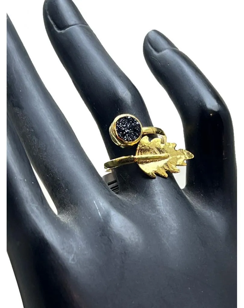 ANILLO MUJER DORADO ALTA BISUTERÍA CON PIEDRA DRUSA NEGRA Y HOJITA