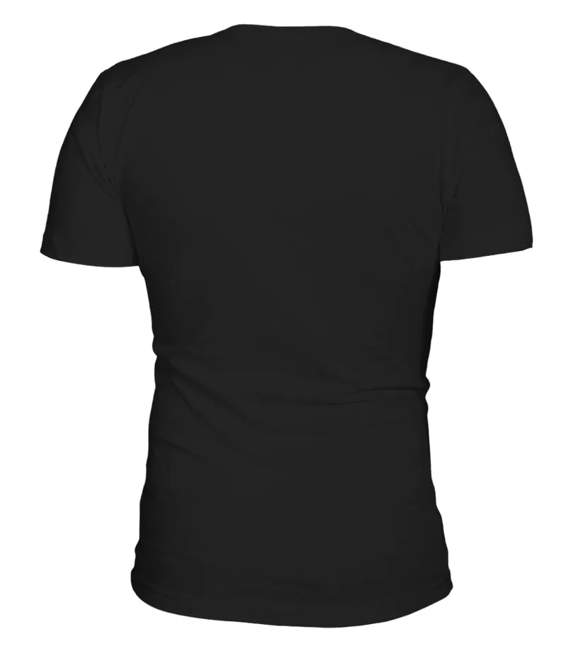 BARBRA STREISAND  2010S FILMS  BARBRA THE MUSIC THE  MEM’RIES THE MAGIC! 2017 BK (1) CAMISETA CUELLO EN V UNISEX
