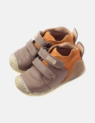 Biomecanics Zapatilla marrón velcro