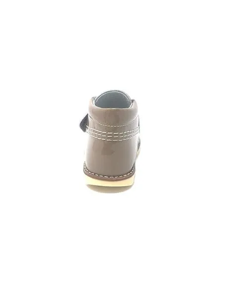 botin  velcro charol castoro