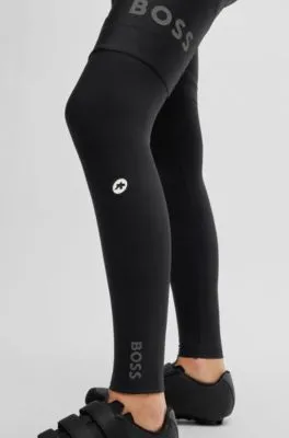 Calentadores térmicos BOSS x ASSOS con detalles de logo