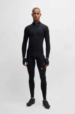 Calentadores térmicos BOSS x ASSOS con detalles de logo