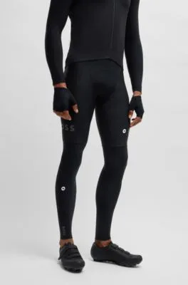 Calentadores térmicos BOSS x ASSOS con detalles de logo