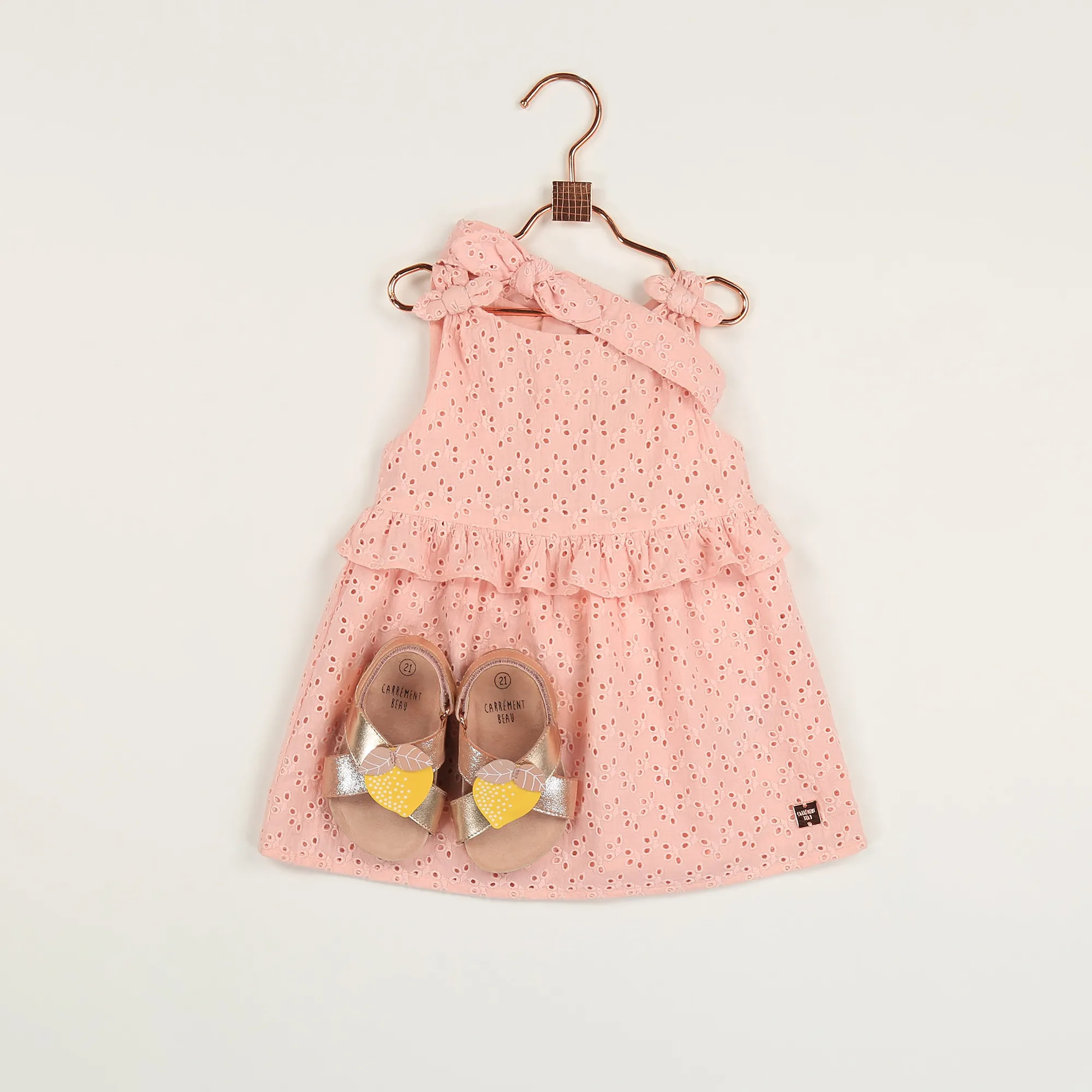 CARREMENT BEAU Sandalias de piel y velcro
