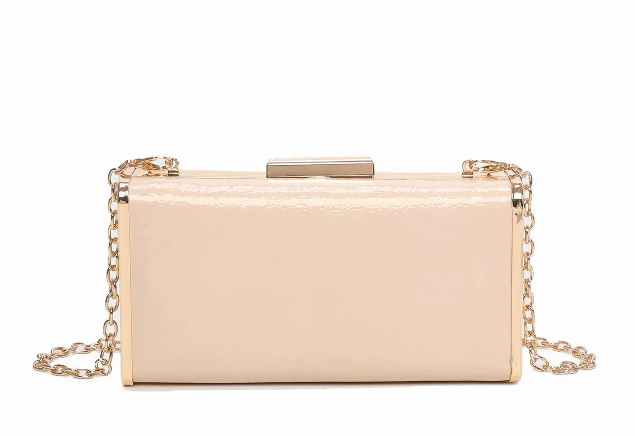 Clutch Nude Marco y Cierre Alargado Metal Oro