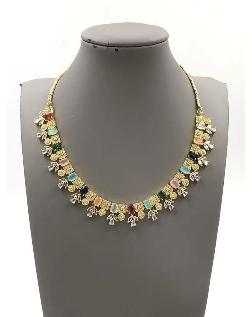 COLLAR MULTICOLOR Y CIRCONITA PARA UN LOOK DE BODA IMPECABLE