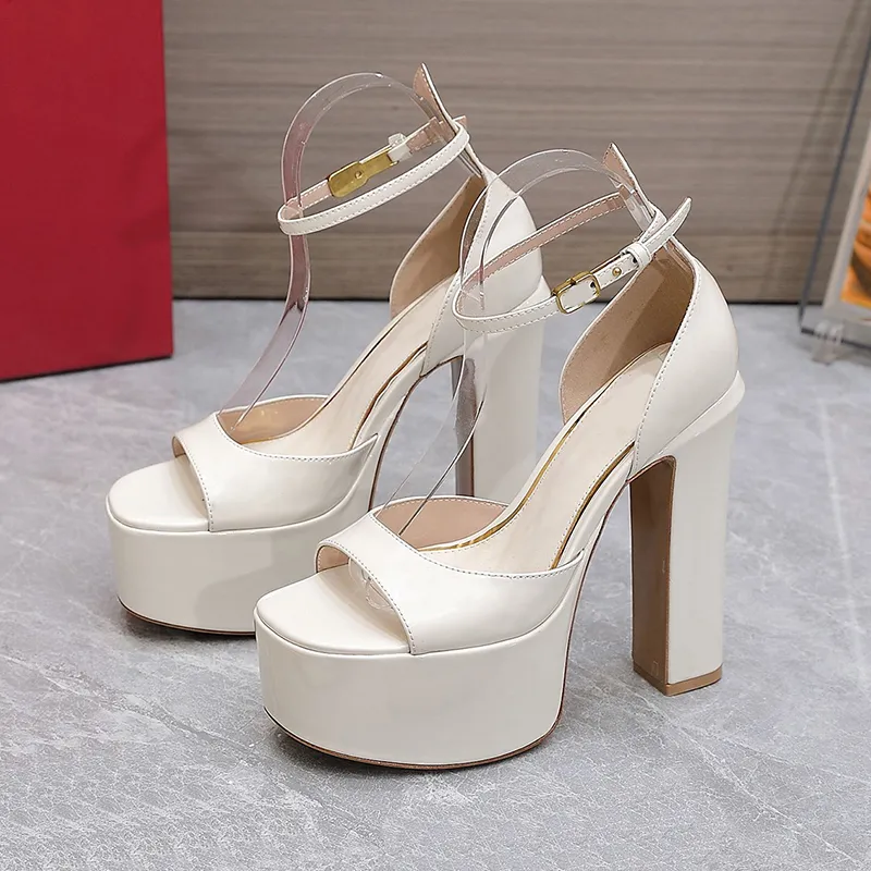 Diseñadores Sandalias Vestido de mujer Zapatos Hebilla Charol 15.5 cm Tacón alto Fiesta de boda Diseñador Zapato Tacones para mu