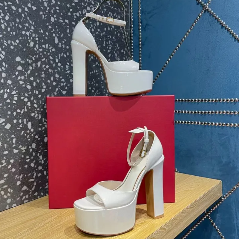 Diseñadores Sandalias Vestido de mujer Zapatos Hebilla Charol 15.5 cm Tacón alto Fiesta de boda Diseñador Zapato Tacones para mu