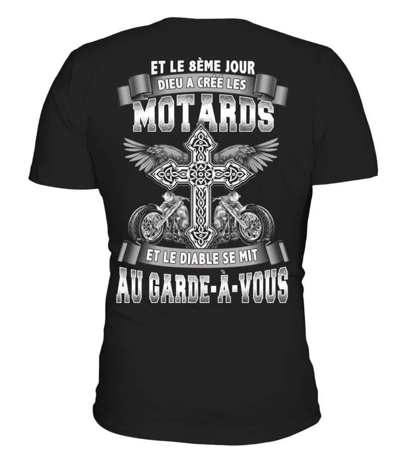 ET LE 8EME JOUR DIEU A CREE LES MOTARDS ET LE DIABLE SE MIT AU GARDE A VOUS T SHIRT Camiseta cuello en V Unisex