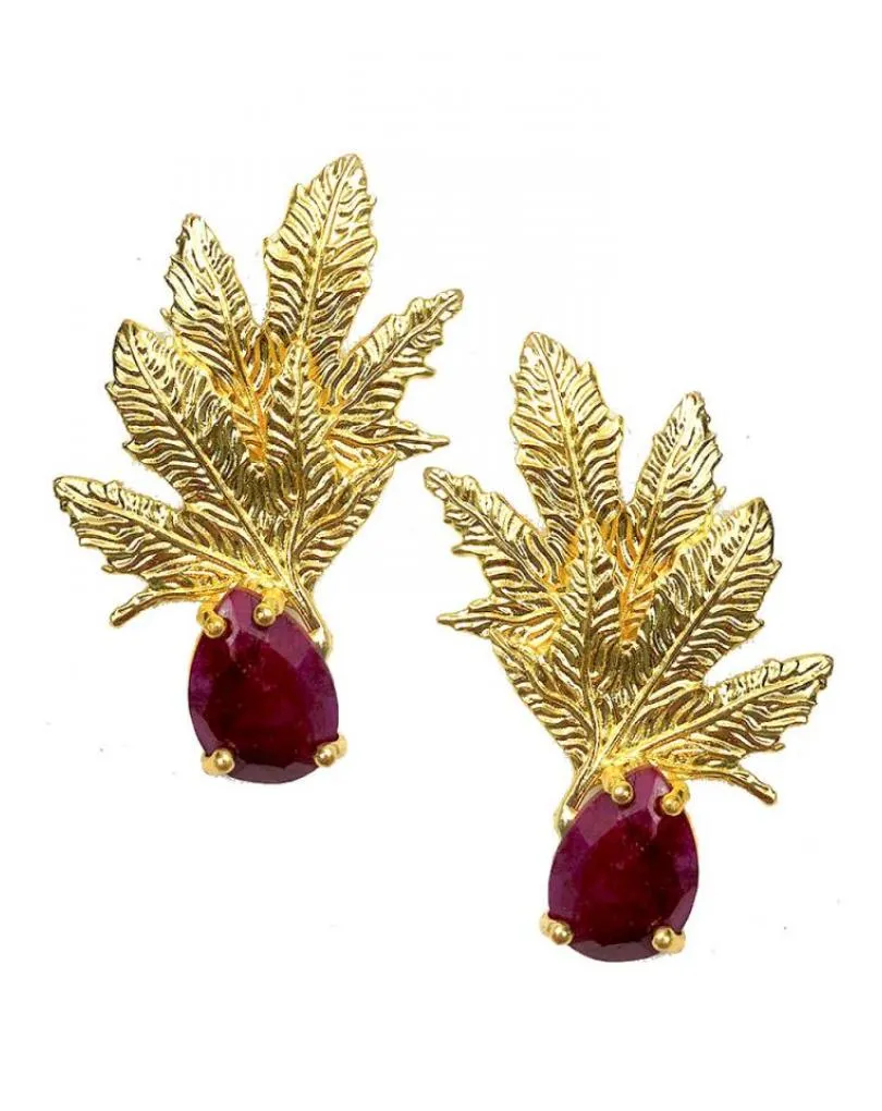 LARGOS PENDIENTES DORADOS Y FUCSIAS DE HOJAS VISTOSAS Y PIEDRA