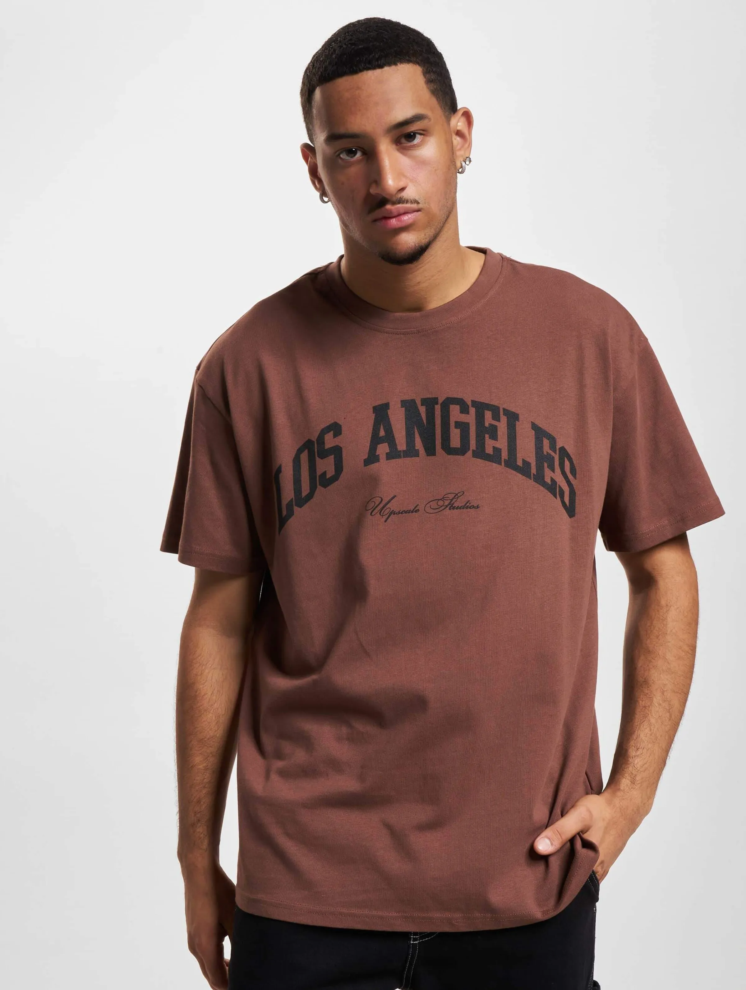 MISTER TEE UPSCALE MISTER TEE UPSCALE L.A. COLLEGE OVERSIZE TSHIRT