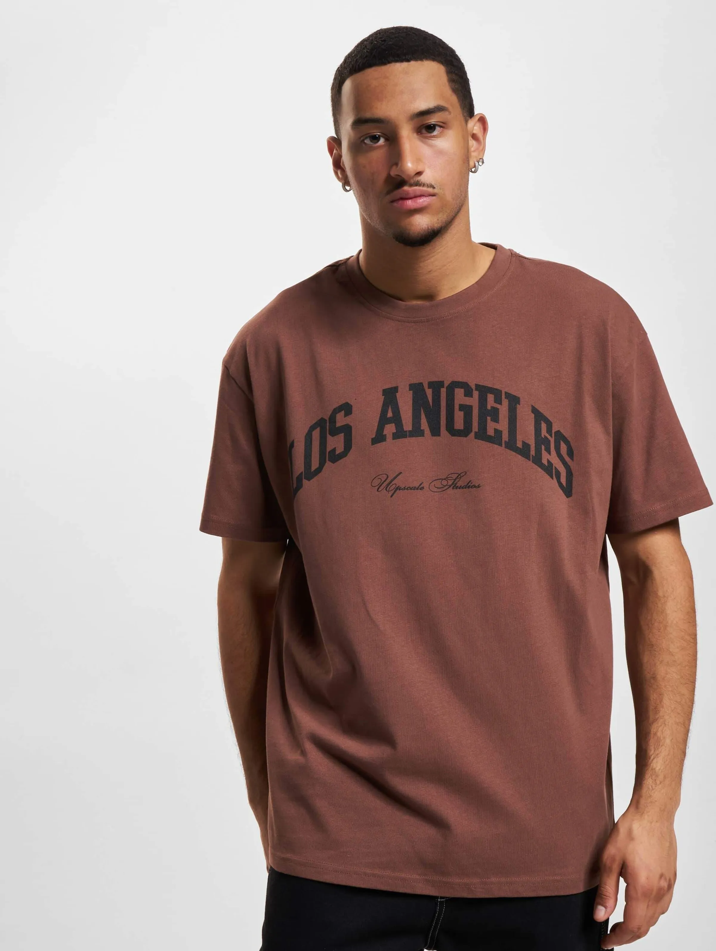 MISTER TEE UPSCALE MISTER TEE UPSCALE L.A. COLLEGE OVERSIZE TSHIRT