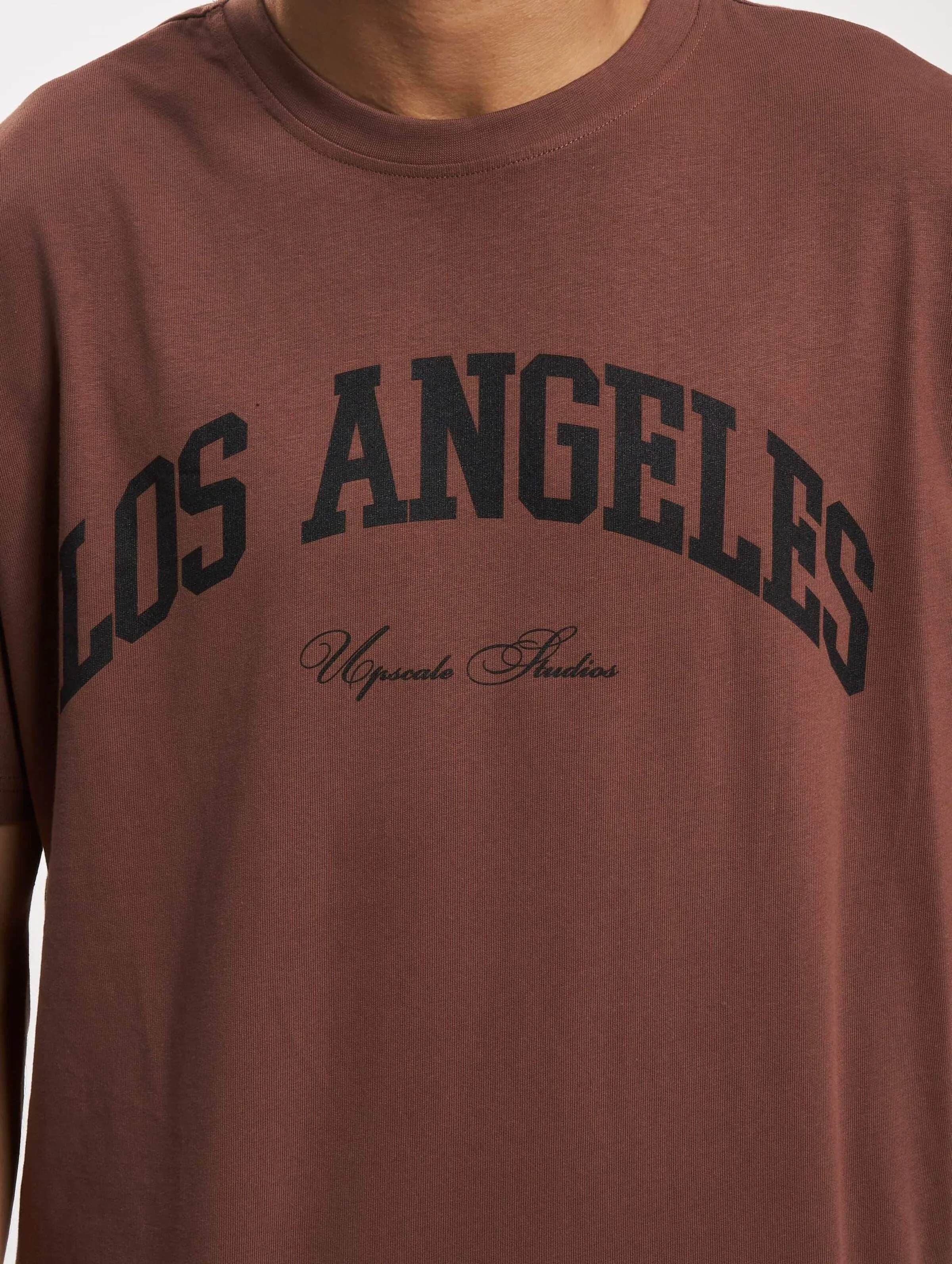 MISTER TEE UPSCALE MISTER TEE UPSCALE L.A. COLLEGE OVERSIZE TSHIRT