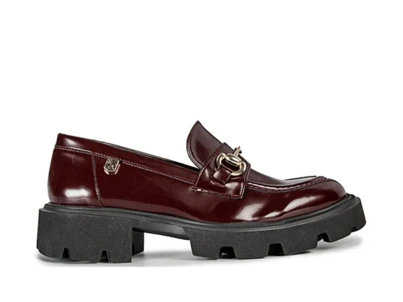 MOCASÍN CON SUELA TRACK POPA ZINTIA EN COLOR BURDEOS