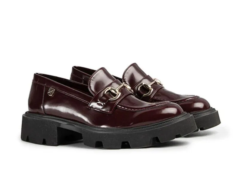 MOCASÍN CON SUELA TRACK POPA ZINTIA EN COLOR BURDEOS