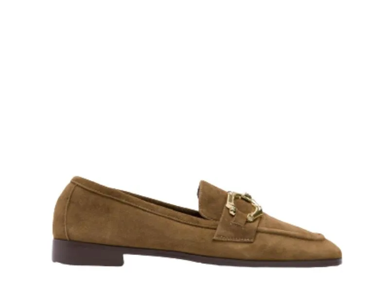 MOCASÍN DE ANTE CON HEBILLA CUPLÉ EN COLOR MARRÓN 107210