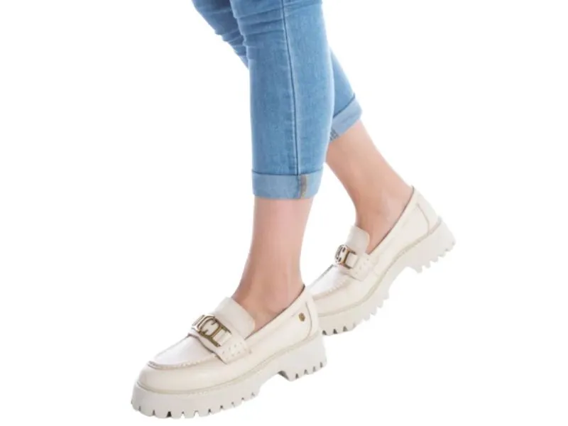 MOCASÍN DE PIEL CARMELA EN COLOR HIELO 160879