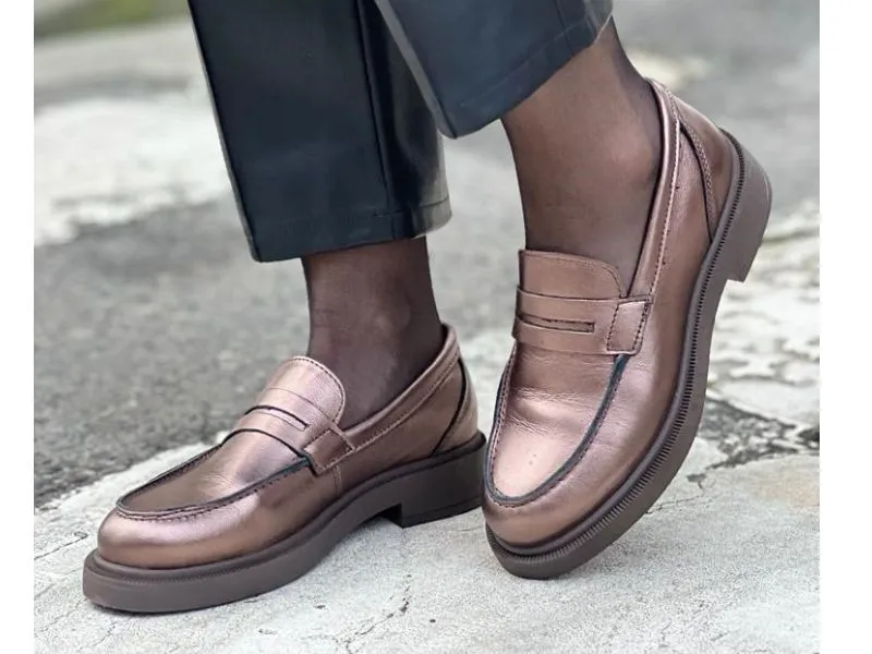 MOCASÍN DE PIEL GENOVA CALZADOS GAYOSO EN COLOR COBRE