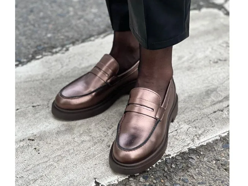 MOCASÍN DE PIEL GENOVA CALZADOS GAYOSO EN COLOR COBRE