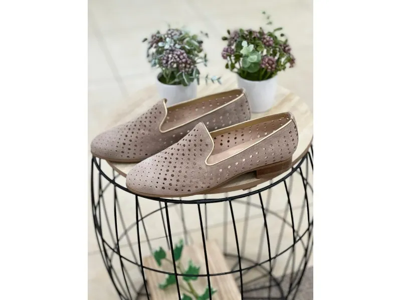MOCASÍN DE SERRAJE CON PICADOS 3778 CALZADOS ROLDAN EN COLOR BEIGE O MARINO