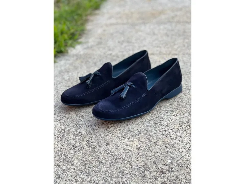 MOCASÍN EN PIEL SERRAJE CON BORLAS 6115 TUBOLARI EN COLOR MARINO