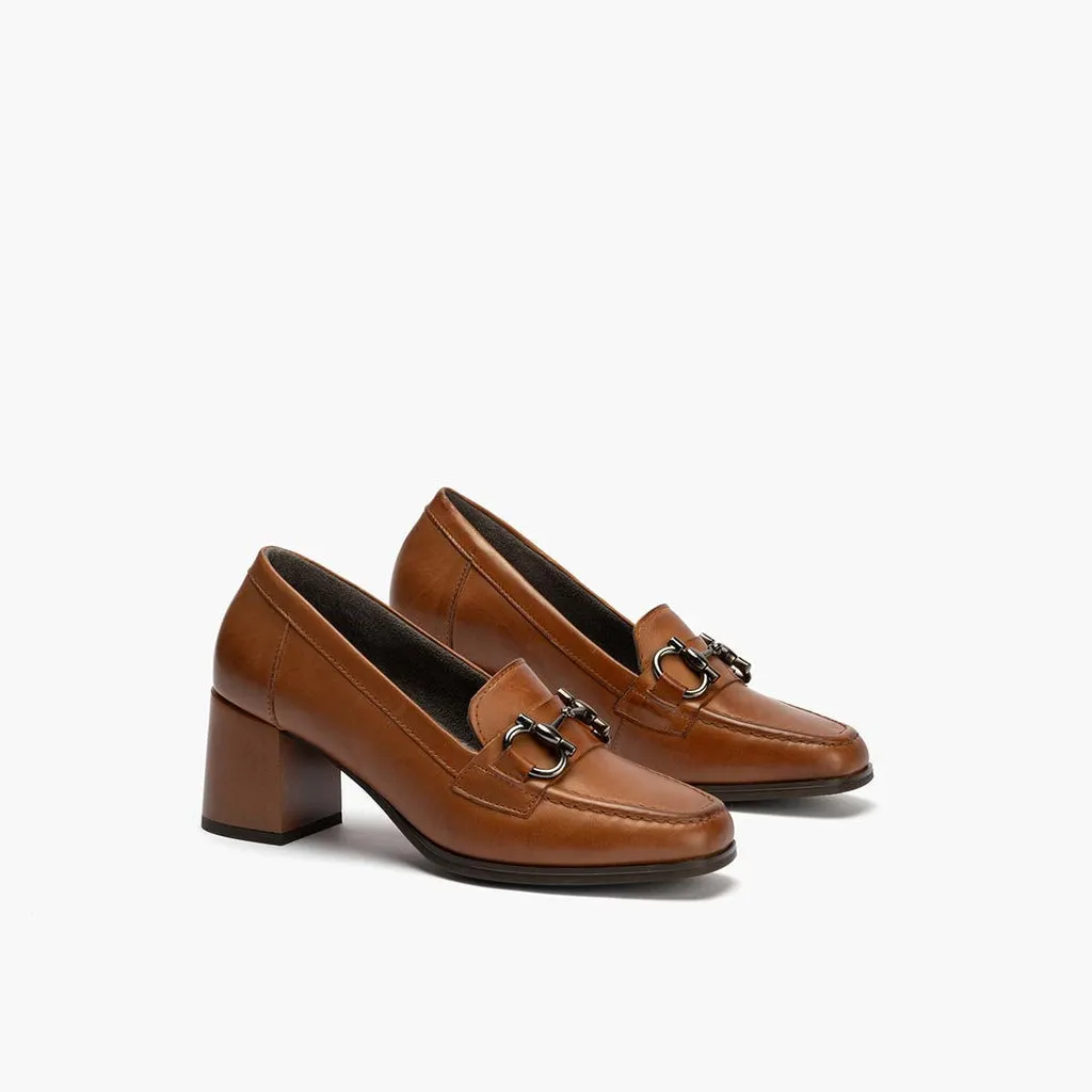 Mocasín con Adorno de mujer color cuero