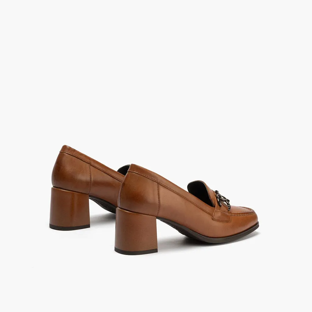 Mocasín con Adorno de mujer color cuero