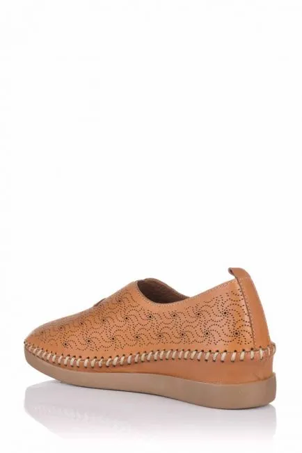 MOCASíN CON CUñA CALADO  PIEL
