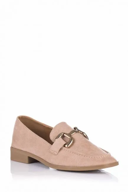 Mocasín con herraje dorado