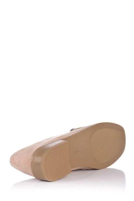 Mocasín con herraje dorado