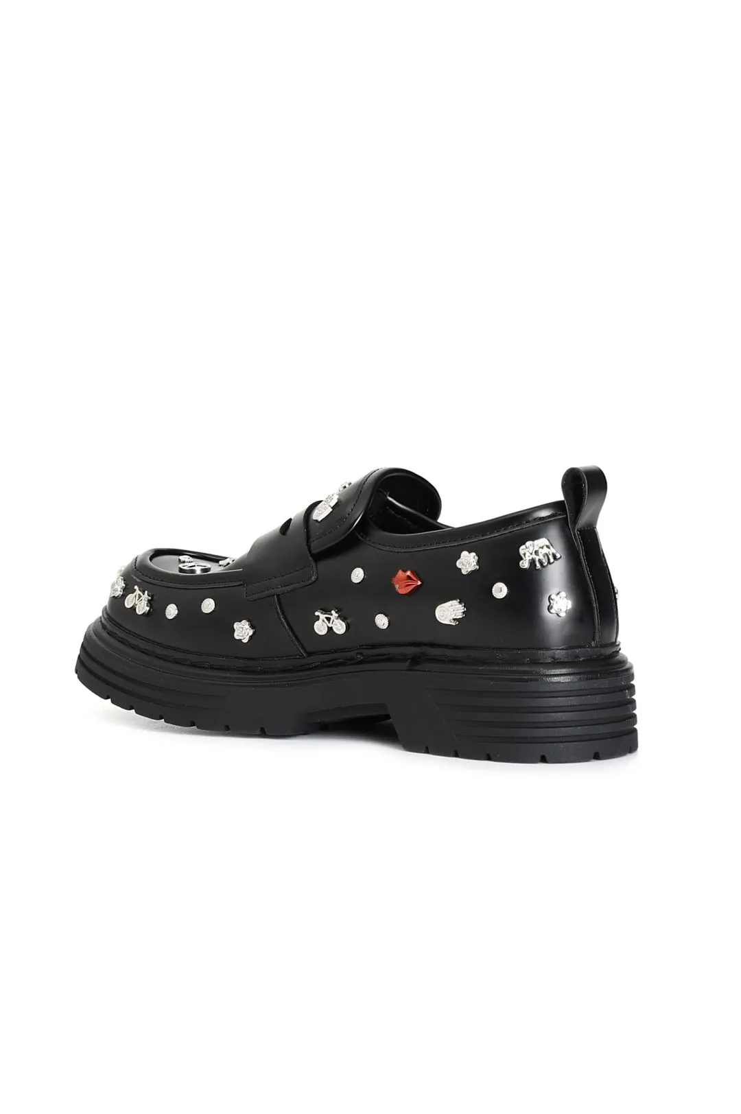 mocasín de mujer con tachuelas estampadas. black