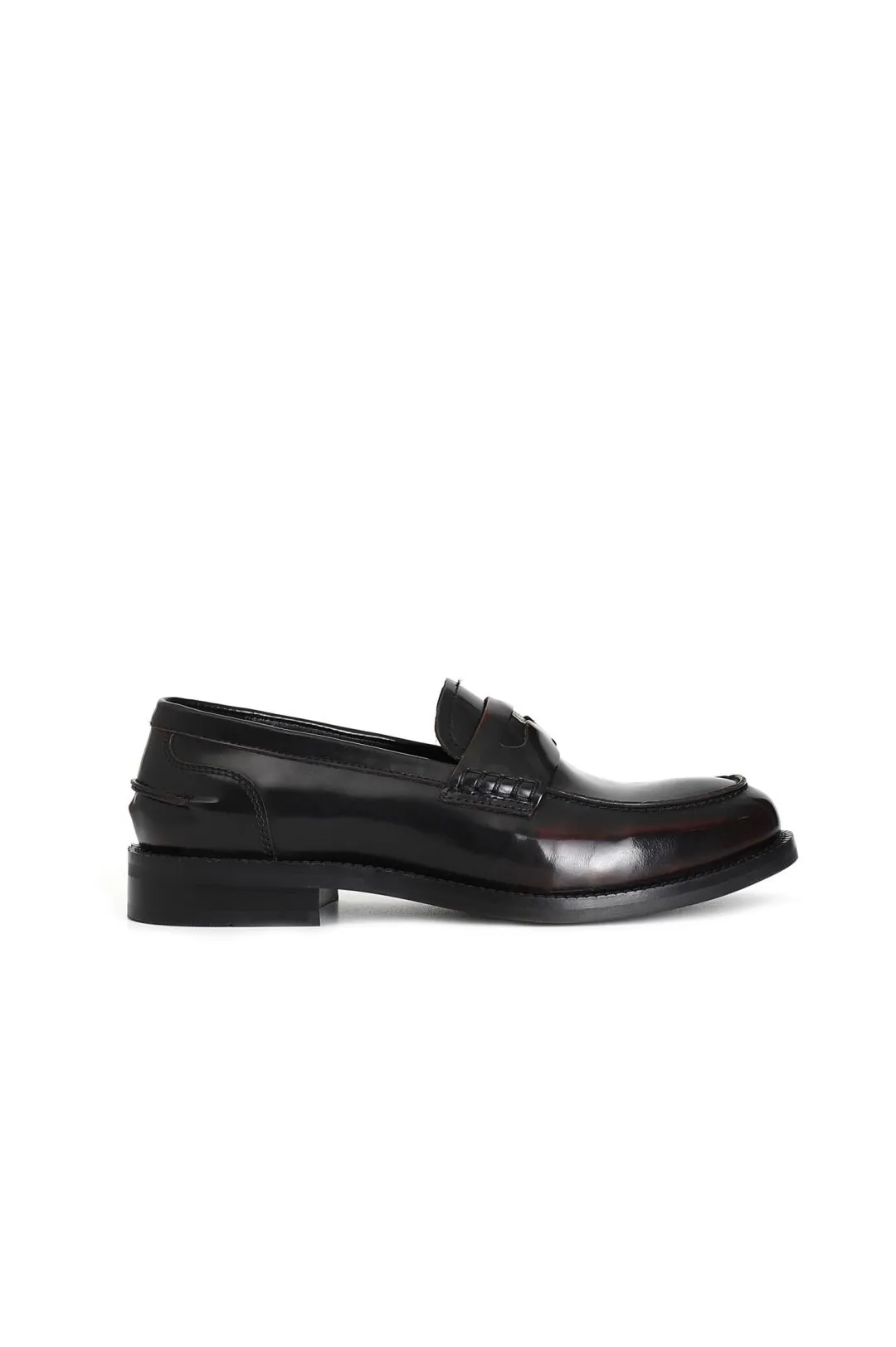 mocasín de mujer en piel desgastada con accesorio penny bordeaux