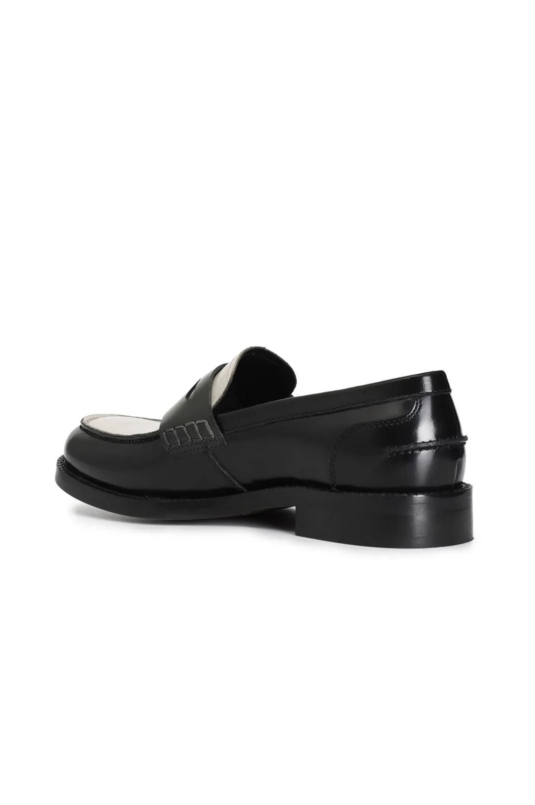 mocasín de mujer en piel desgastada en tres colores con complemento multi black