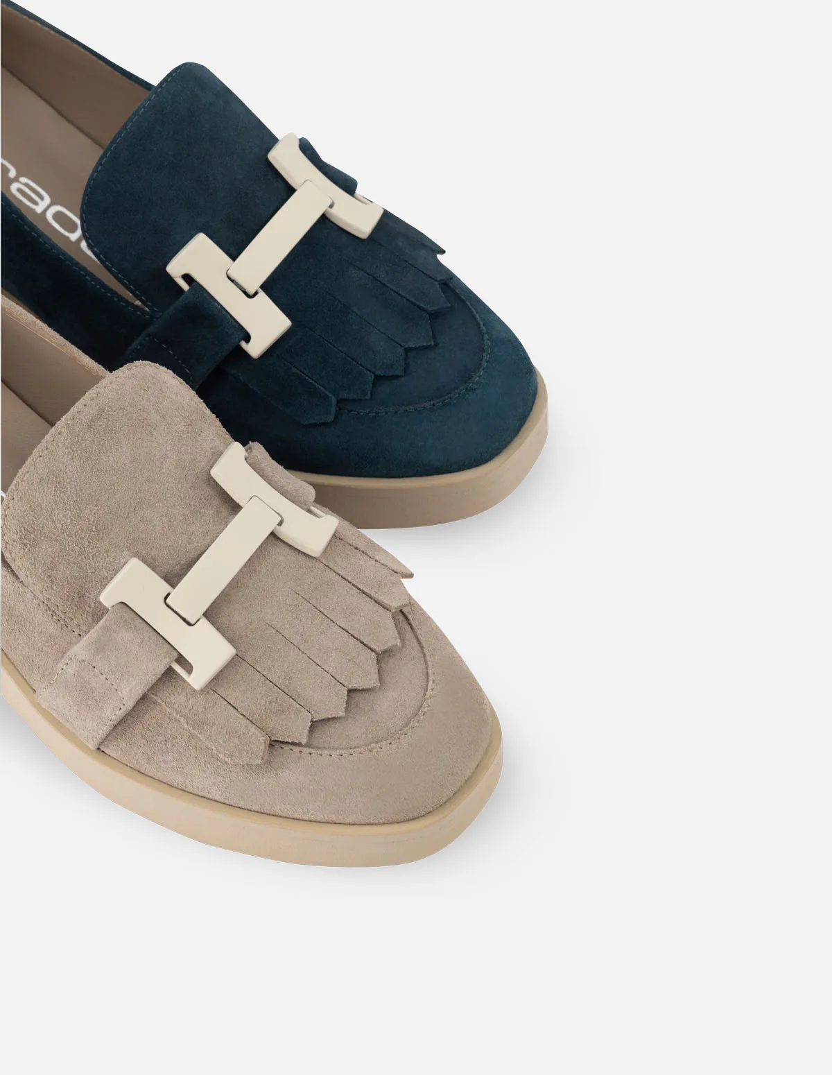 Mocasín de piel ante color azul con detalle de hebilla para mujer