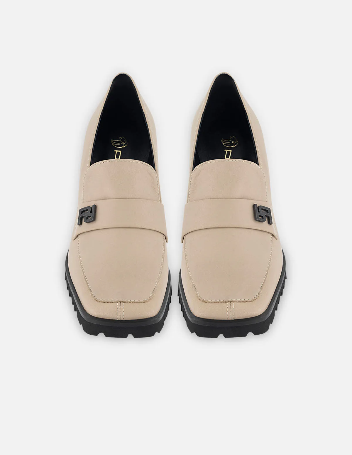 Mocasín de piel color beige para mujer con grabado Pd
