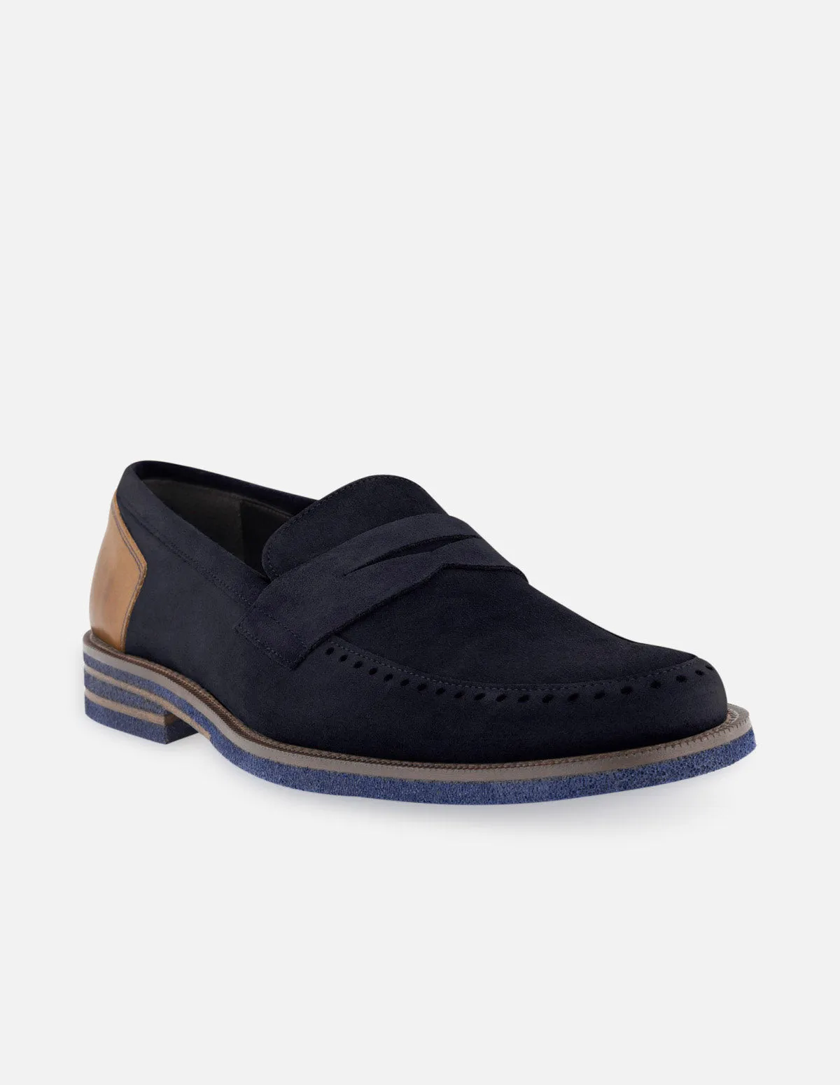 Mocasín en ante color azul marino con detalles en piel napa y encombrecidos para hombre.
