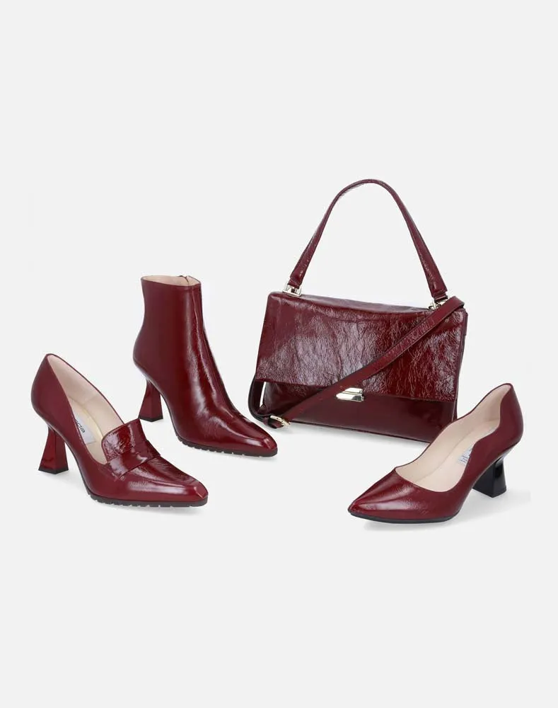 Mocasín en piel color  vino y  tacón alto para mujer.