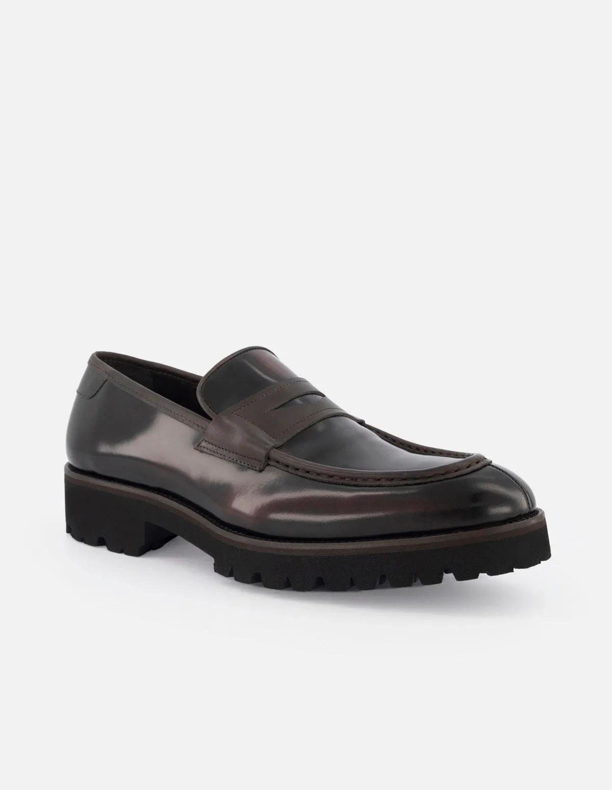 Mocasín en piel florantik color vino con detalles color marrón y suela de goma para hombre.