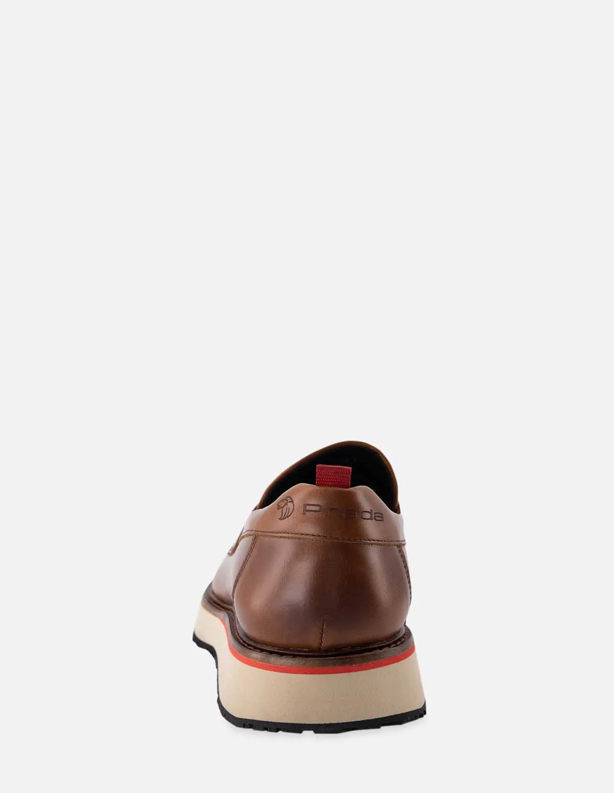 Mocasín en piel napa color cuero con suela color arena para hombre