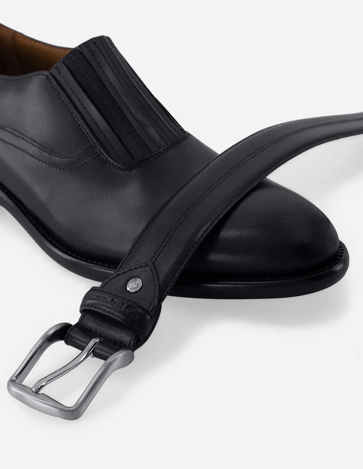 Mocasín slip on de piel color negro para hombre