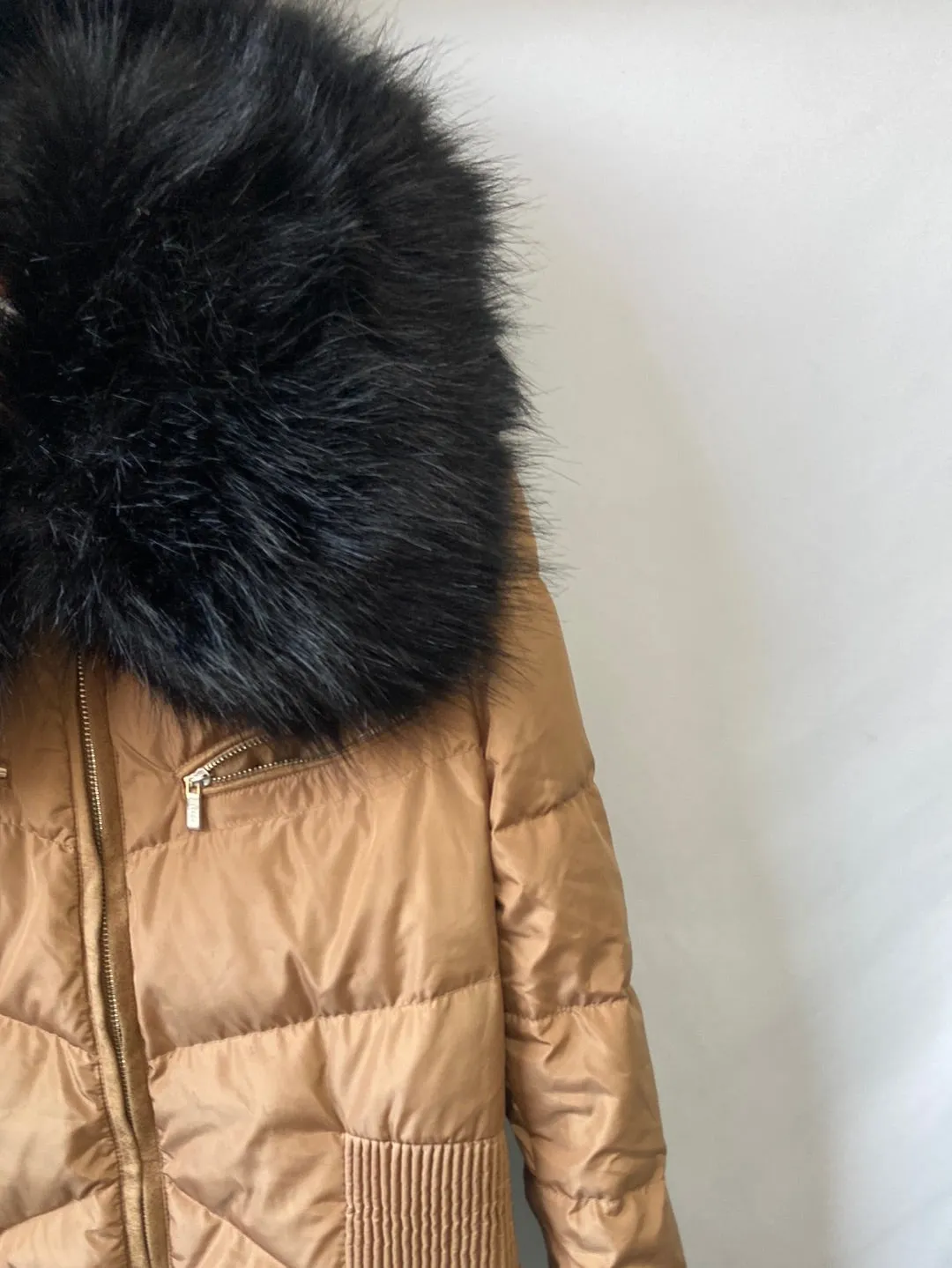 MORGAN.Plumas marrón cuello pelo T.42(L) TARA