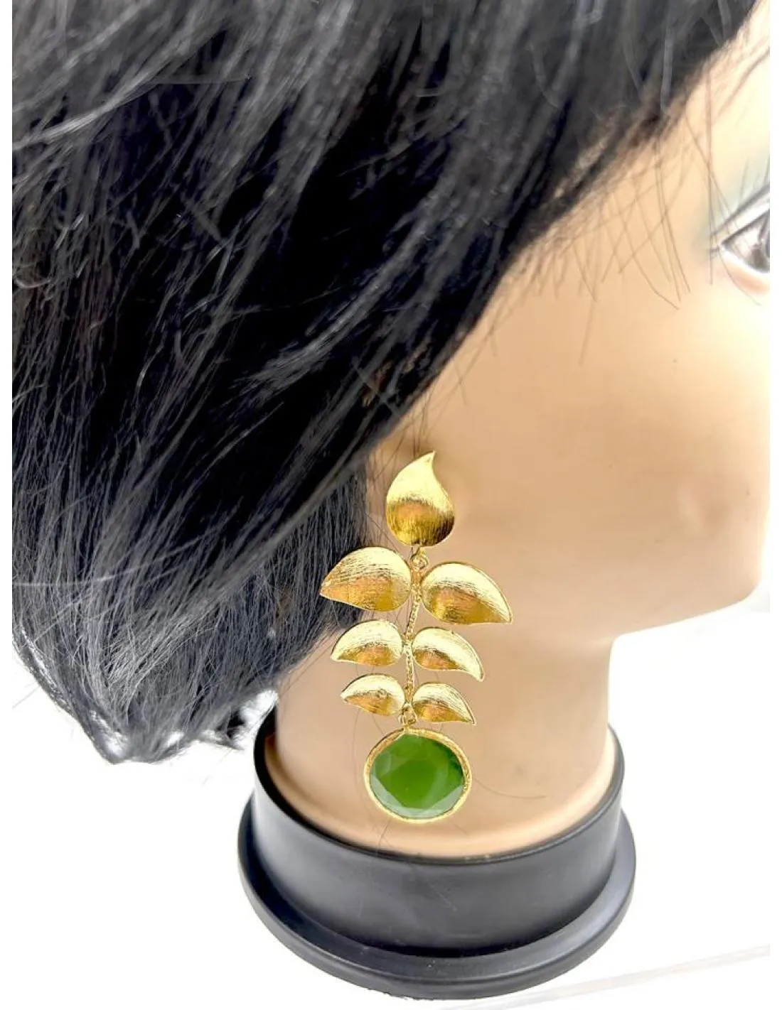 PENDIENTES BODA LARGOS DORADOS Y VERDES CON HOJAS DE INVITADA PERFECTA