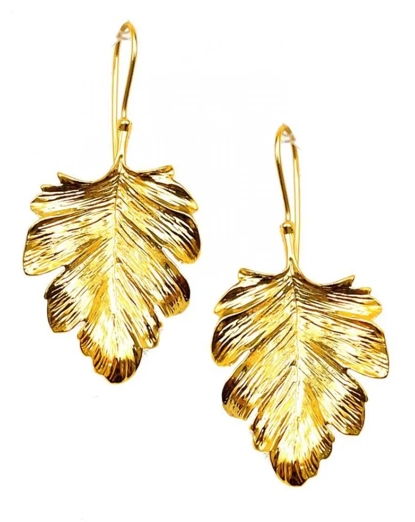 PENDIENTES DORADOS LARGOS INSPIRADOS EN LA NATURALEZA