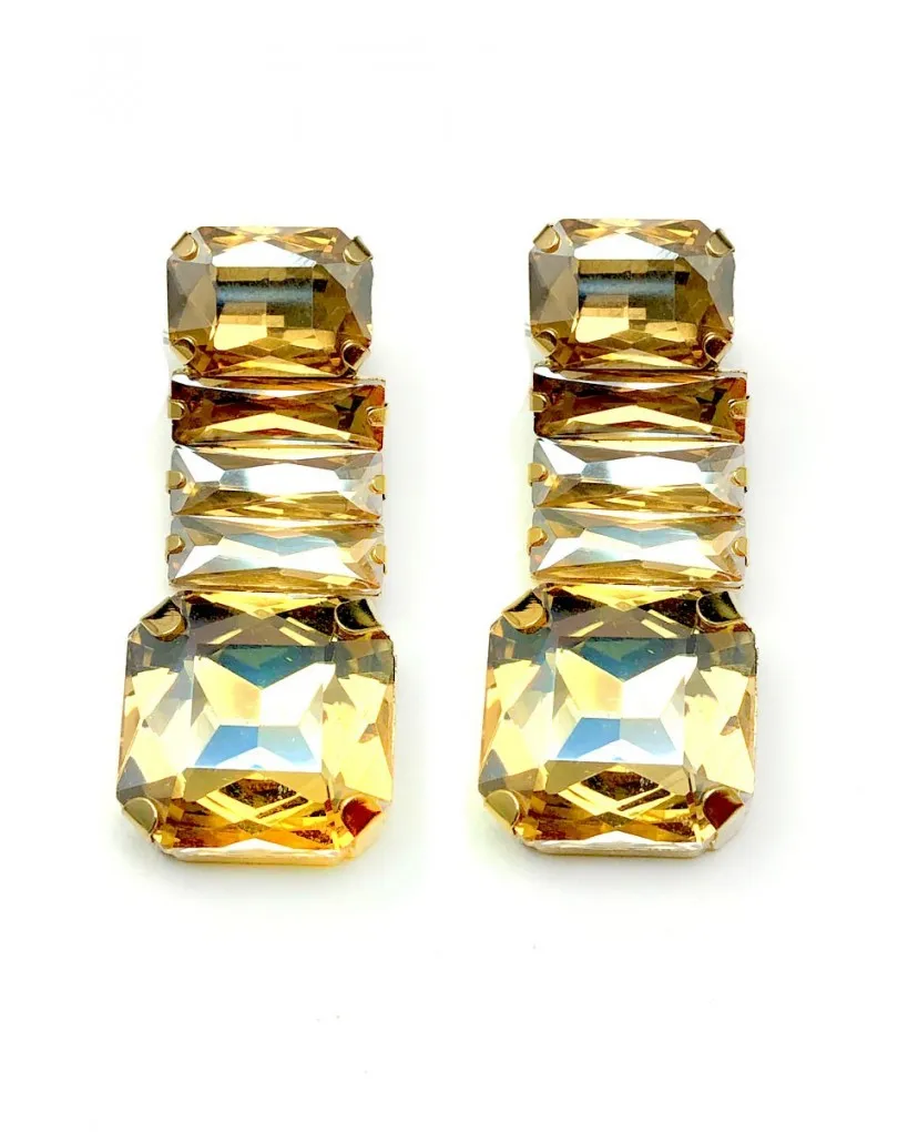 PENDIENTES LARGOS DE FIESTA DORADOS CON LOS QUE SERAS LA INVITADA PERFECTA CON GLAMOUR Y A LA ULTIMA