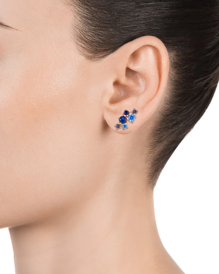 PENDIENTES TREND DE PLATA DE LEY BAñADO EN ORO CON CIRCONITAS AZULES Y BLANCAS 13134E10033
